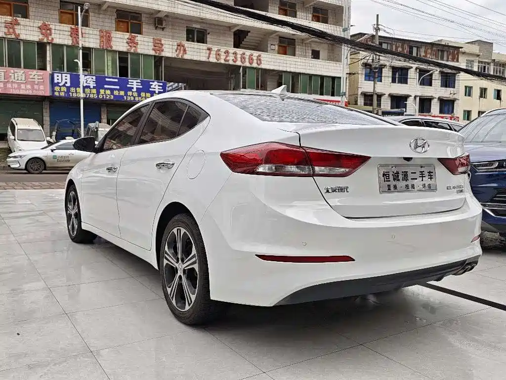 Hyundai Elantra - фото 7
