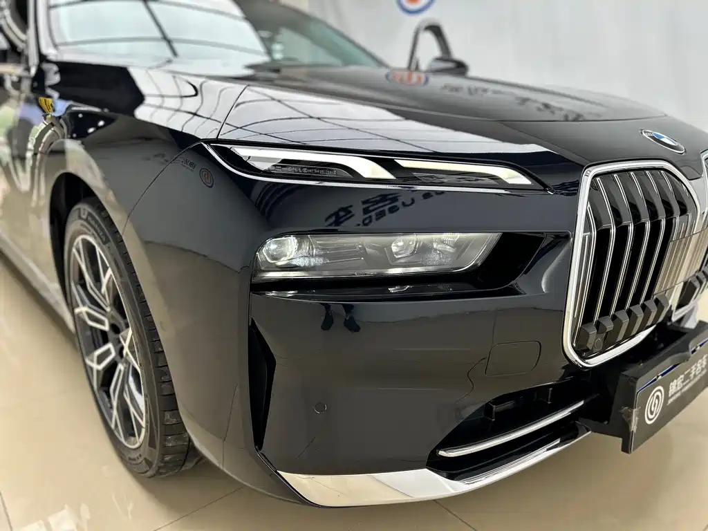 BMW 7 Series — миниатюра 4