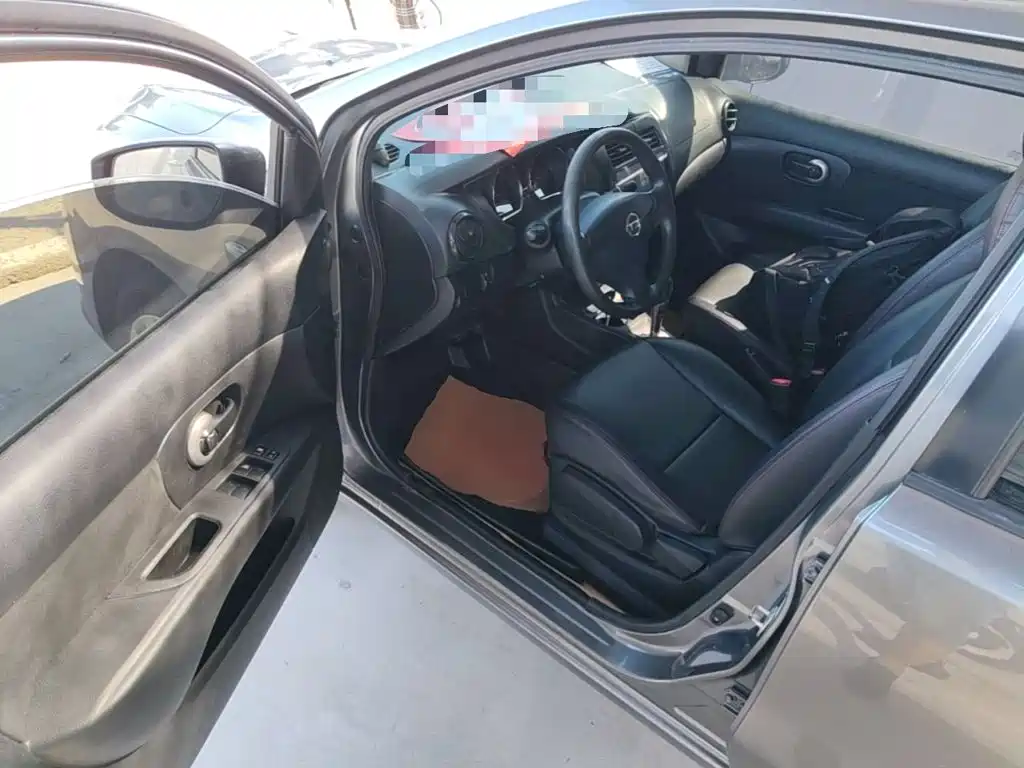 Nissan Livina — миниатюра 16