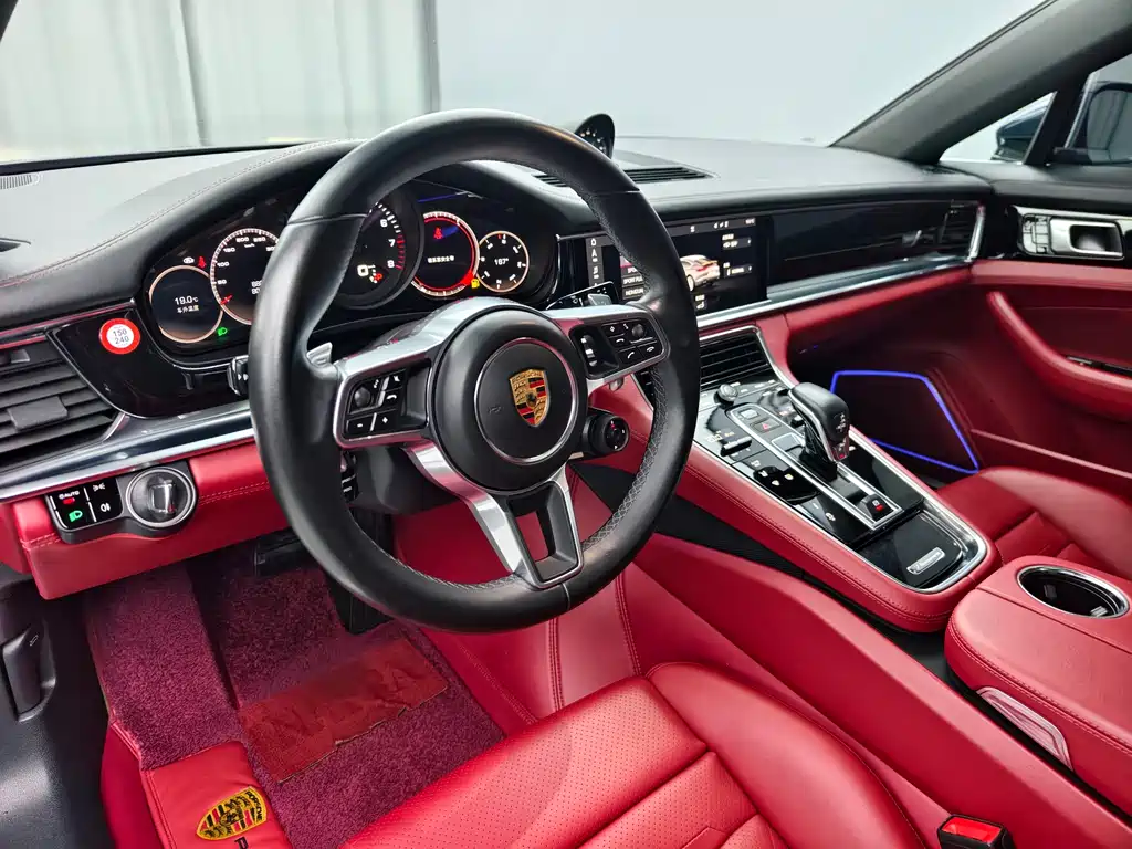 PORSCHE PANAMERA