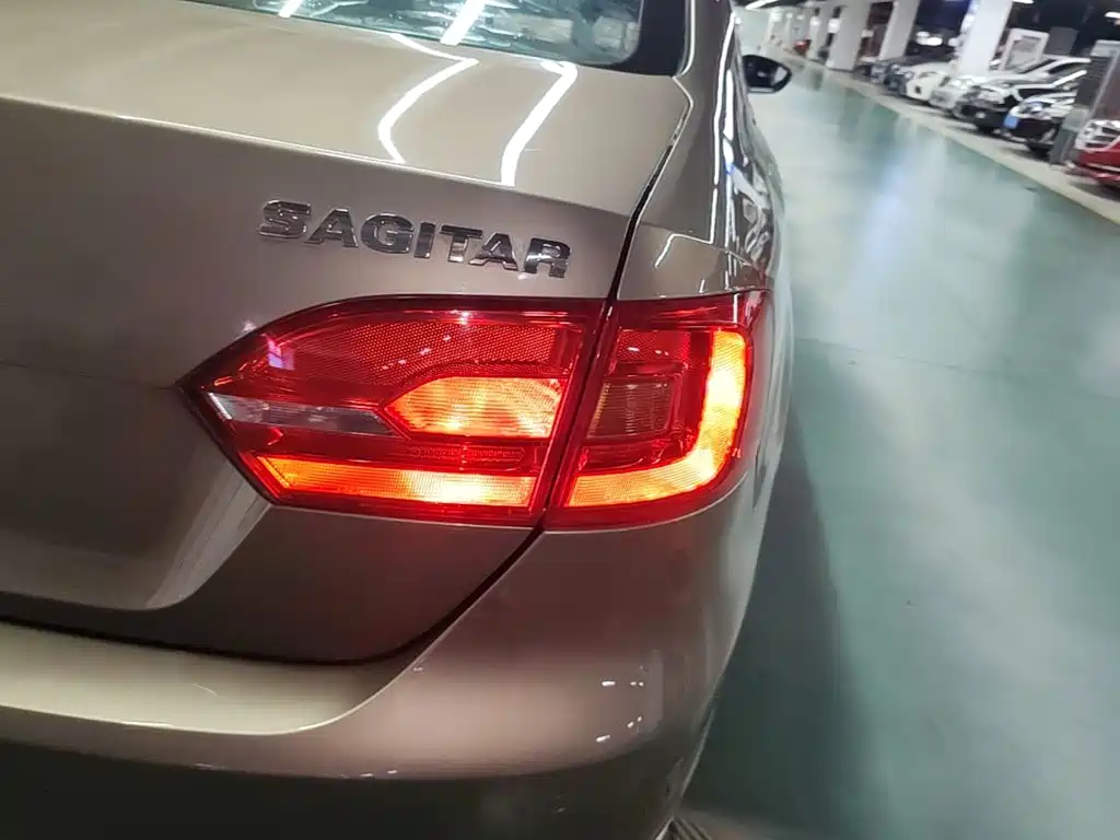 Volkswagen Sagitar — миниатюра 8