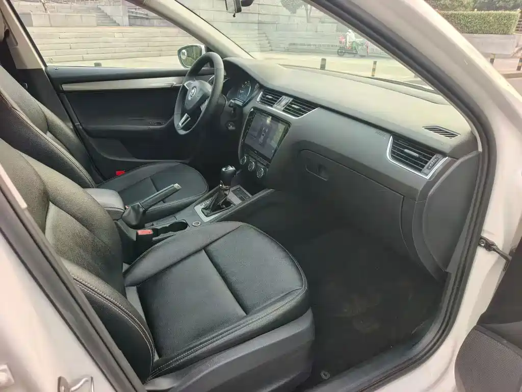 Skoda Octavia — миниатюра 7