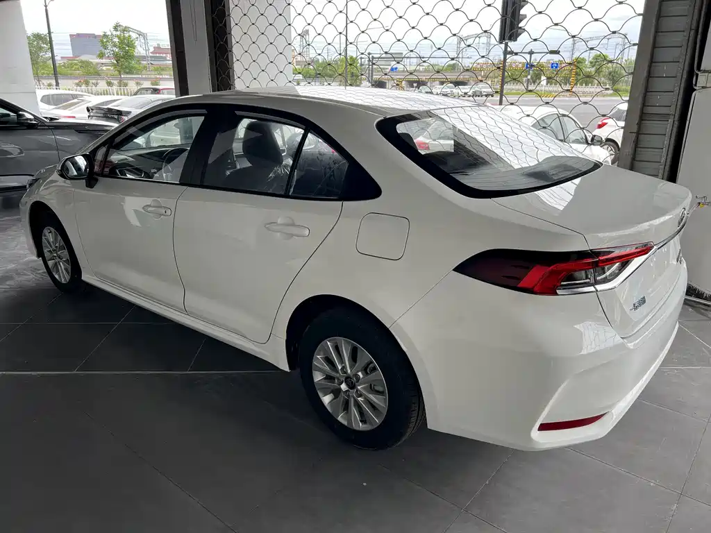 Toyota Corolla - фото 4