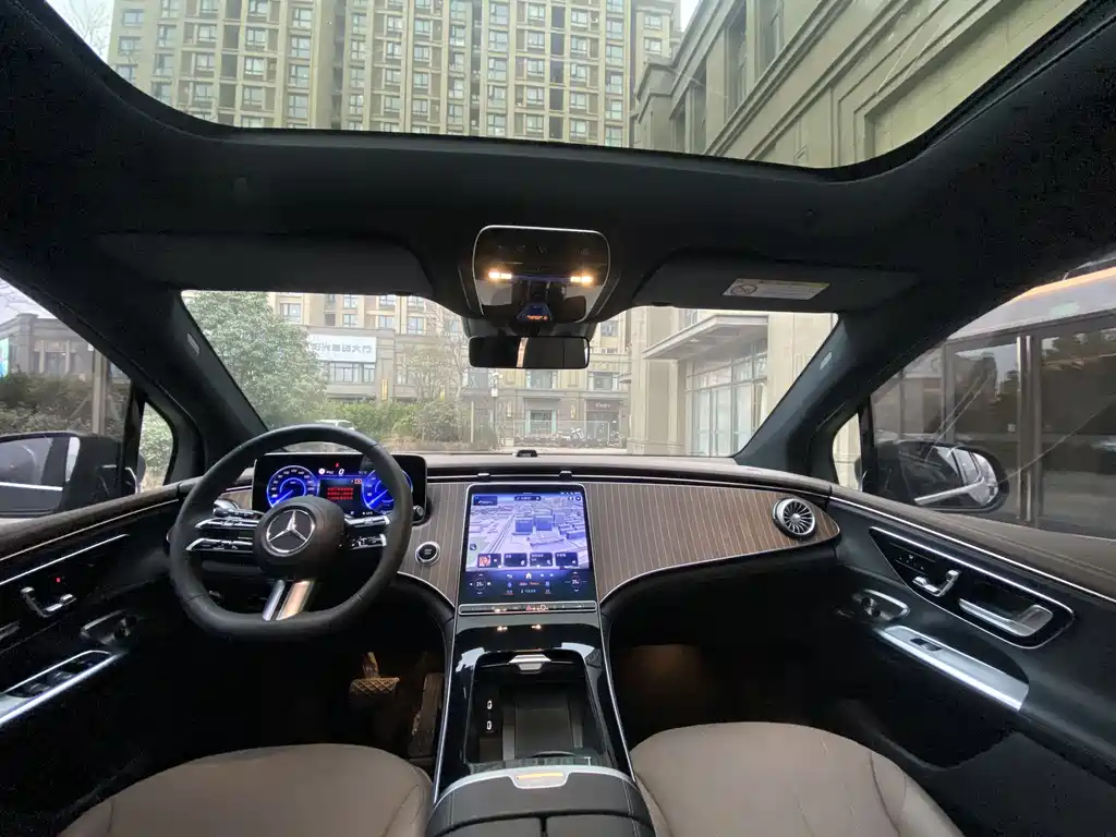 MERCEDES-BENZ EQE SUV