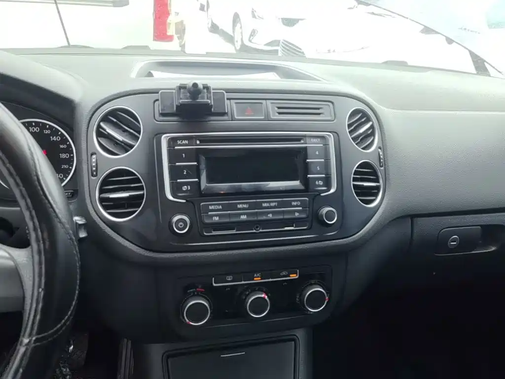Volkswagen Tiguan — миниатюра 13