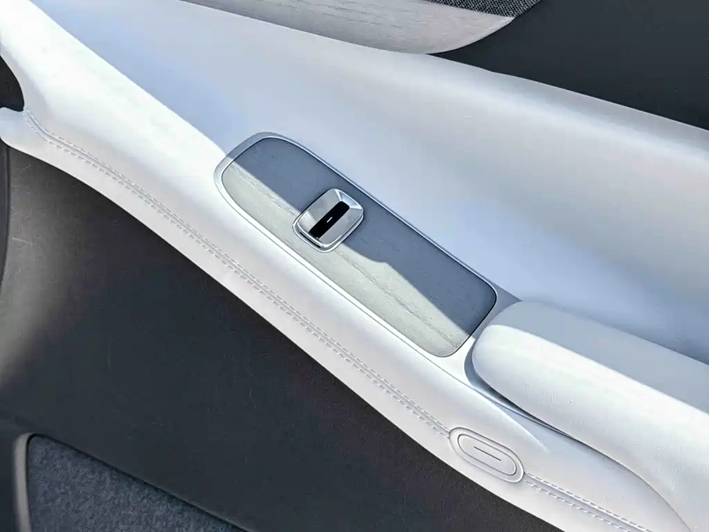 XPeng X9 — миниатюра 33