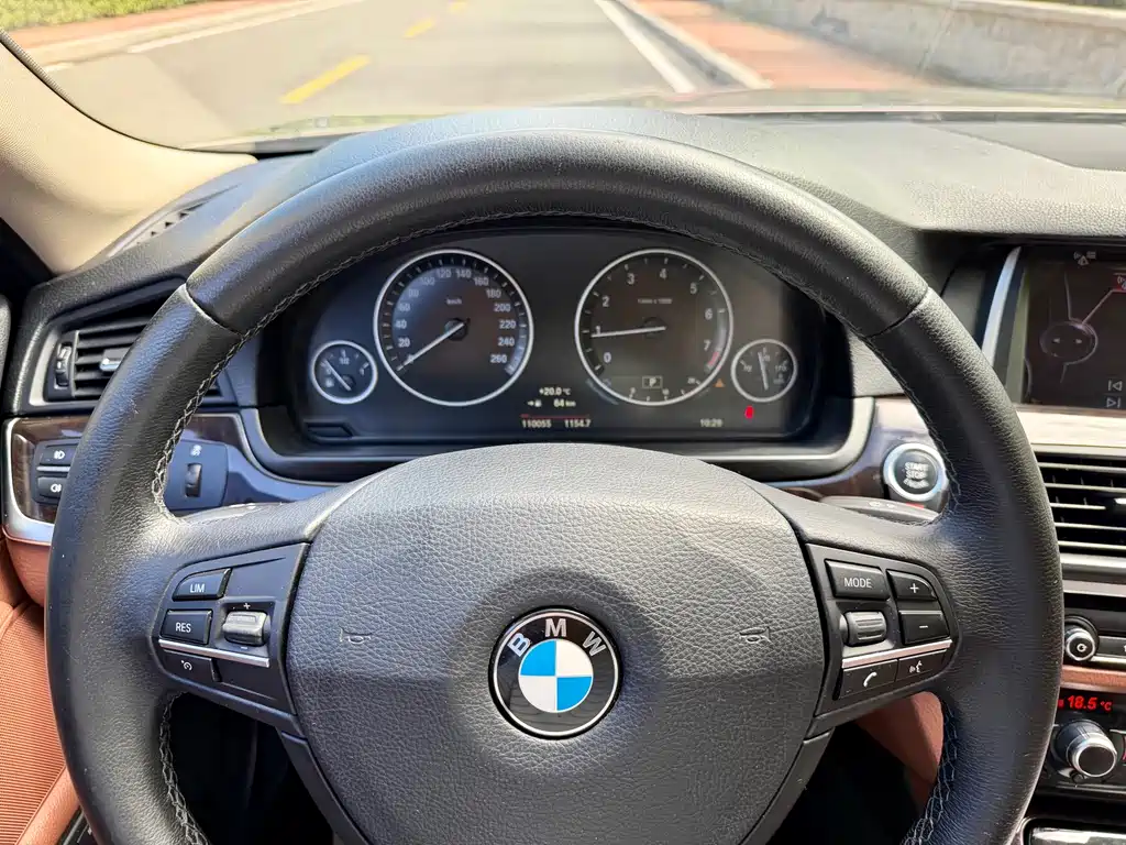 BMW 5 Series — миниатюра 19