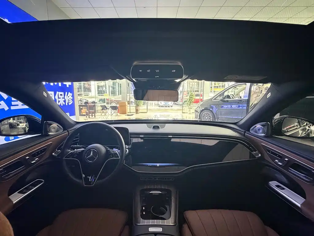 Mercedes-Benz E-Class — миниатюра 8