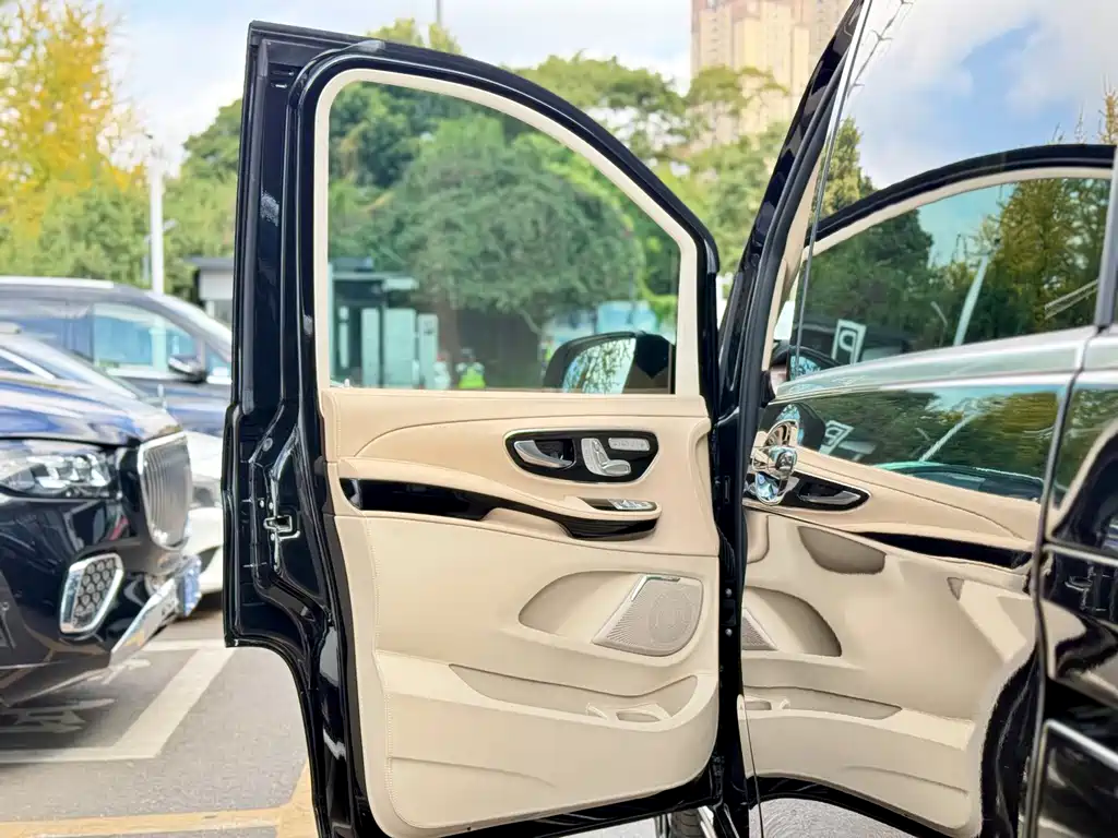 Mercedes-Benz V-Class — миниатюра 15