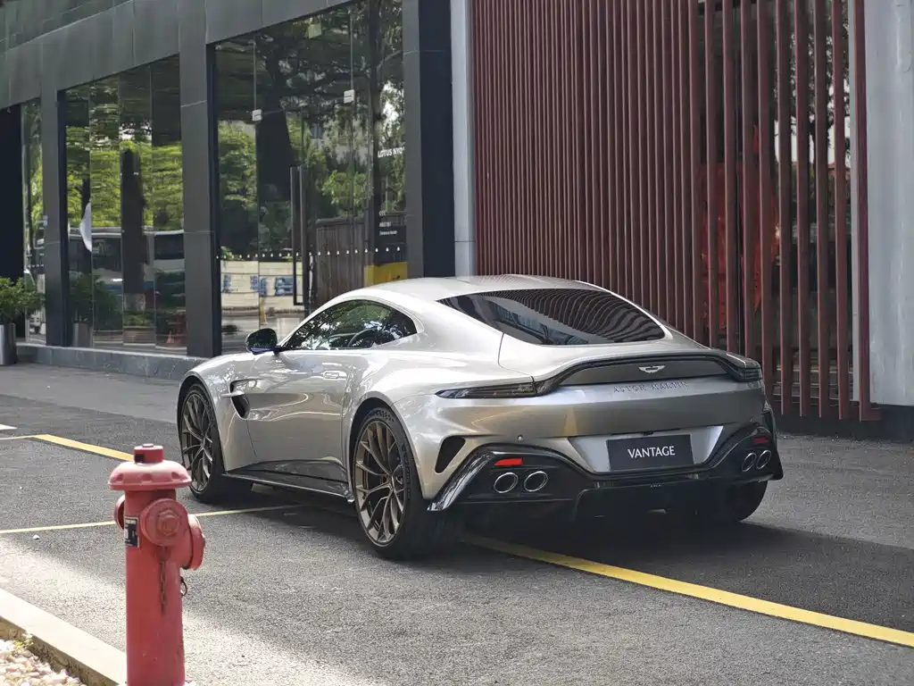 Aston Martin V8 Vantage — миниатюра 5