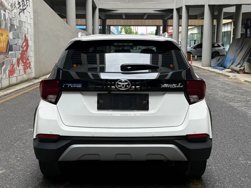 Toyota Yaris L - фото 5