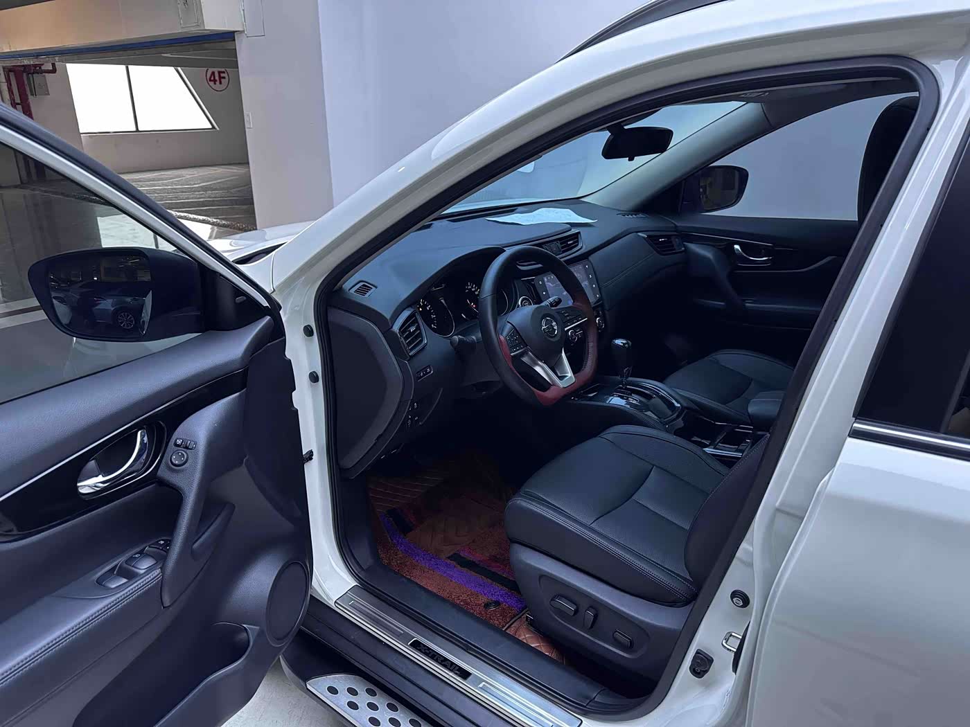 Nissan X-Trail 2.0 л 2023 г. Белый, пробег 19000 км