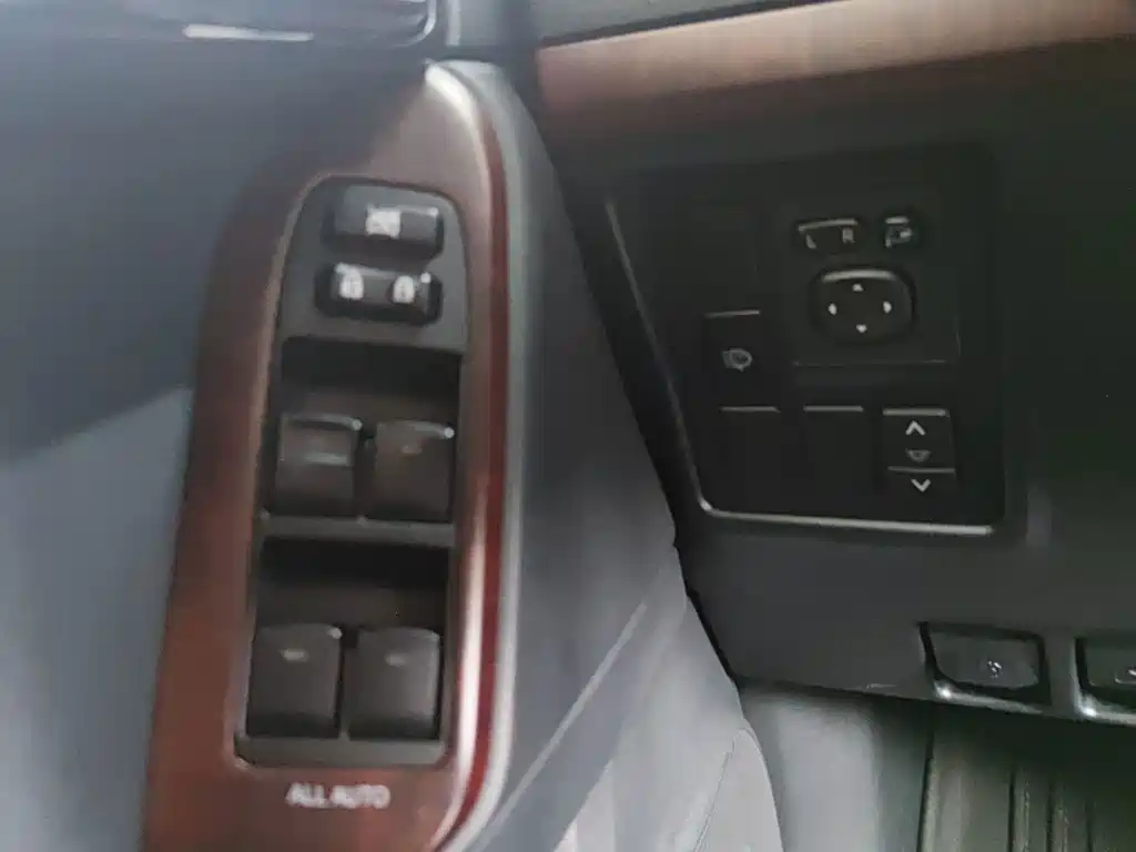 Toyota Prado — миниатюра 11