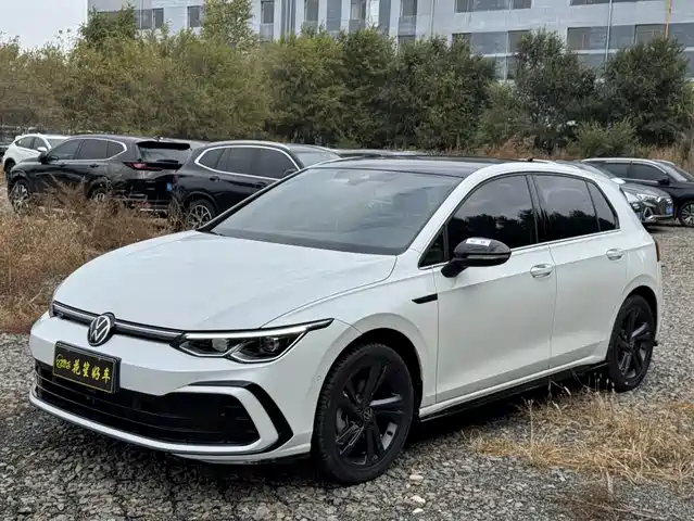 VOLKSWAGEN GOLF 2022