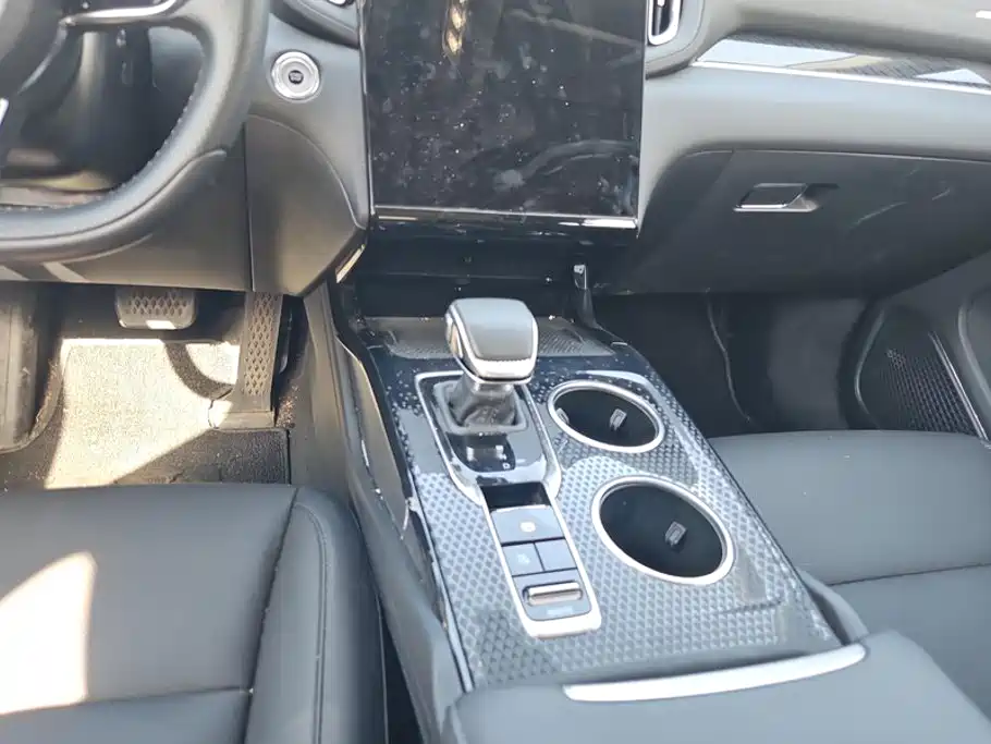 Hongqi Hongqi HS3 PHEV — миниатюра 16