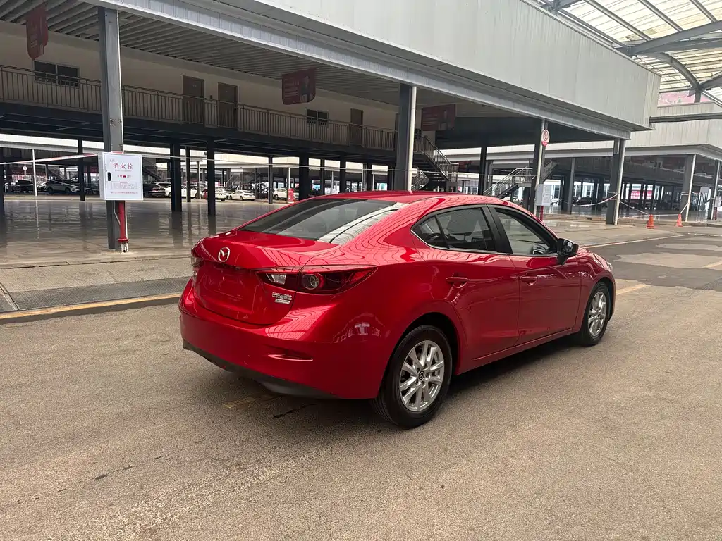 Mazda Mazda3 3 2017 1.5L AT Luxury V