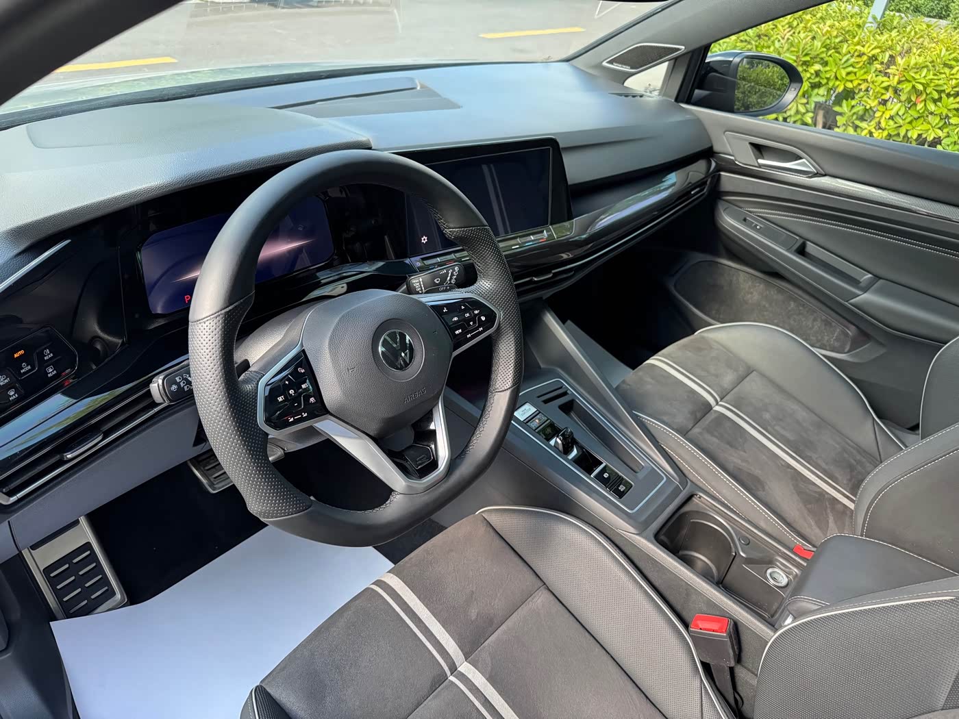 Volkswagen Golf 1.4 л 2023 г. Серебристо-серый, пробег 27000 км