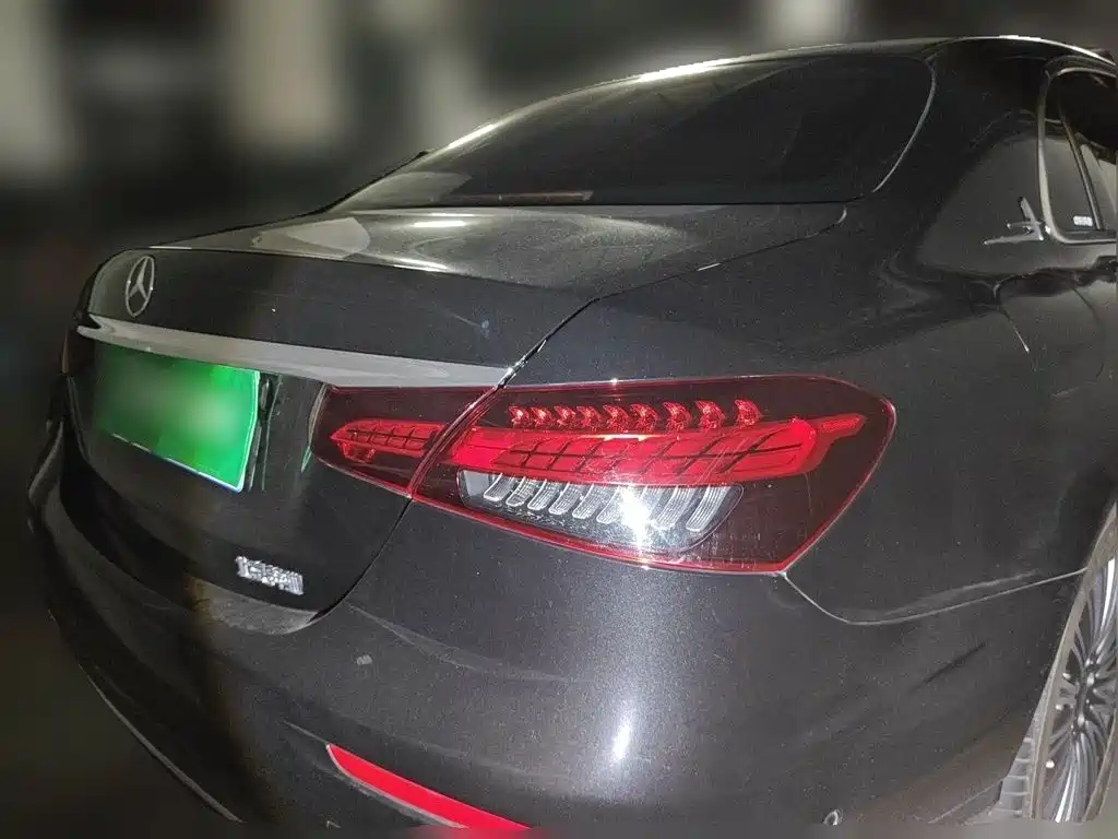 Mercedes-Benz E-Class — миниатюра 8