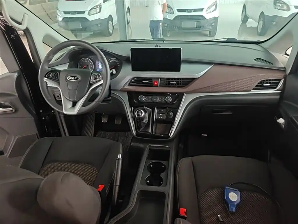 JAC RefineM3 M3 2022 PLUS 1.5T 7 мест