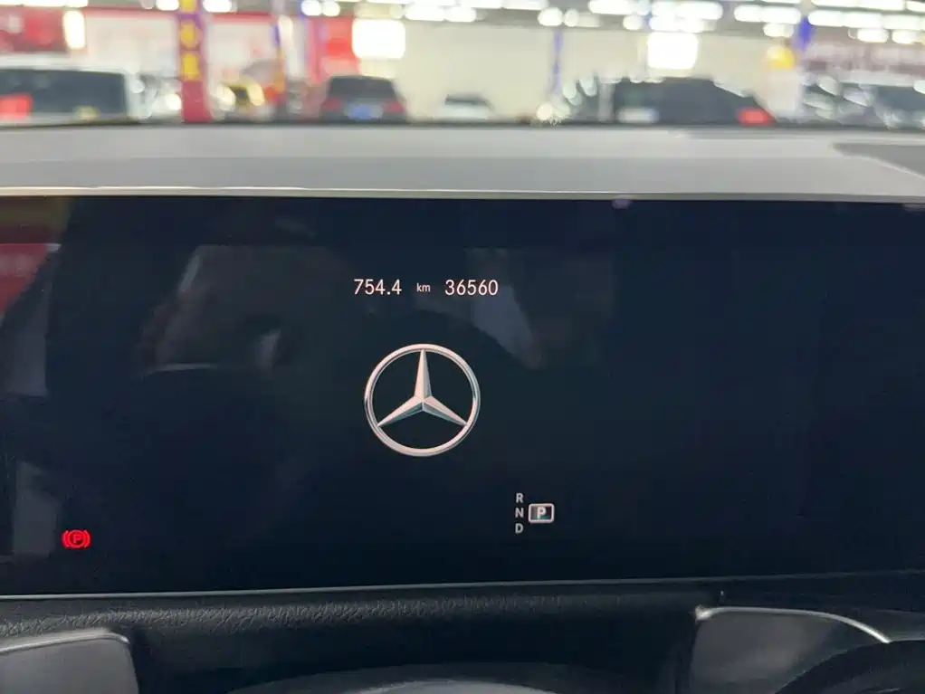 Mercedes-Benz GLB — миниатюра 11