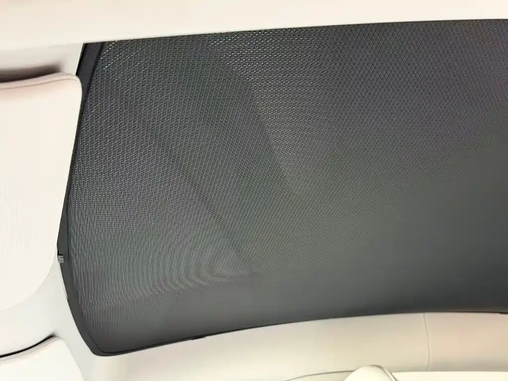 Tesla Model Y — миниатюра 7