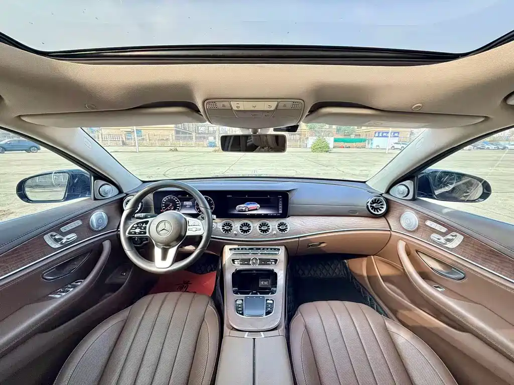 Mercedes-Benz E-Class — миниатюра 12
