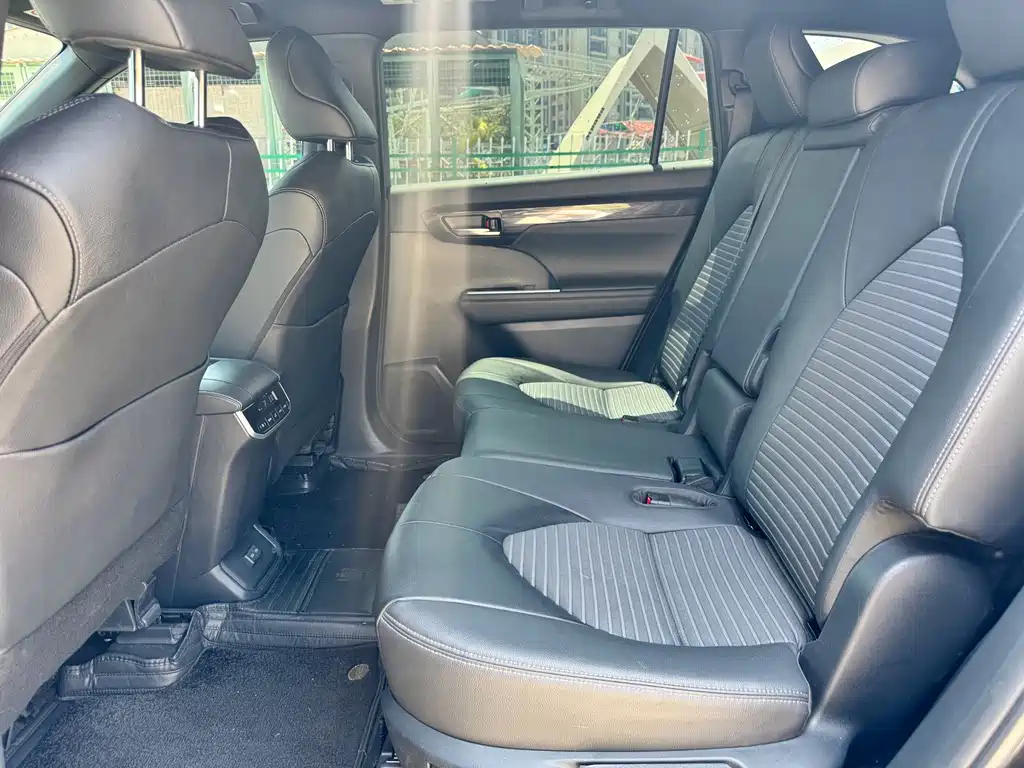 Toyota Crown Kluger — миниатюра 17