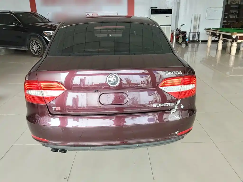 Skoda Superb — миниатюра 6