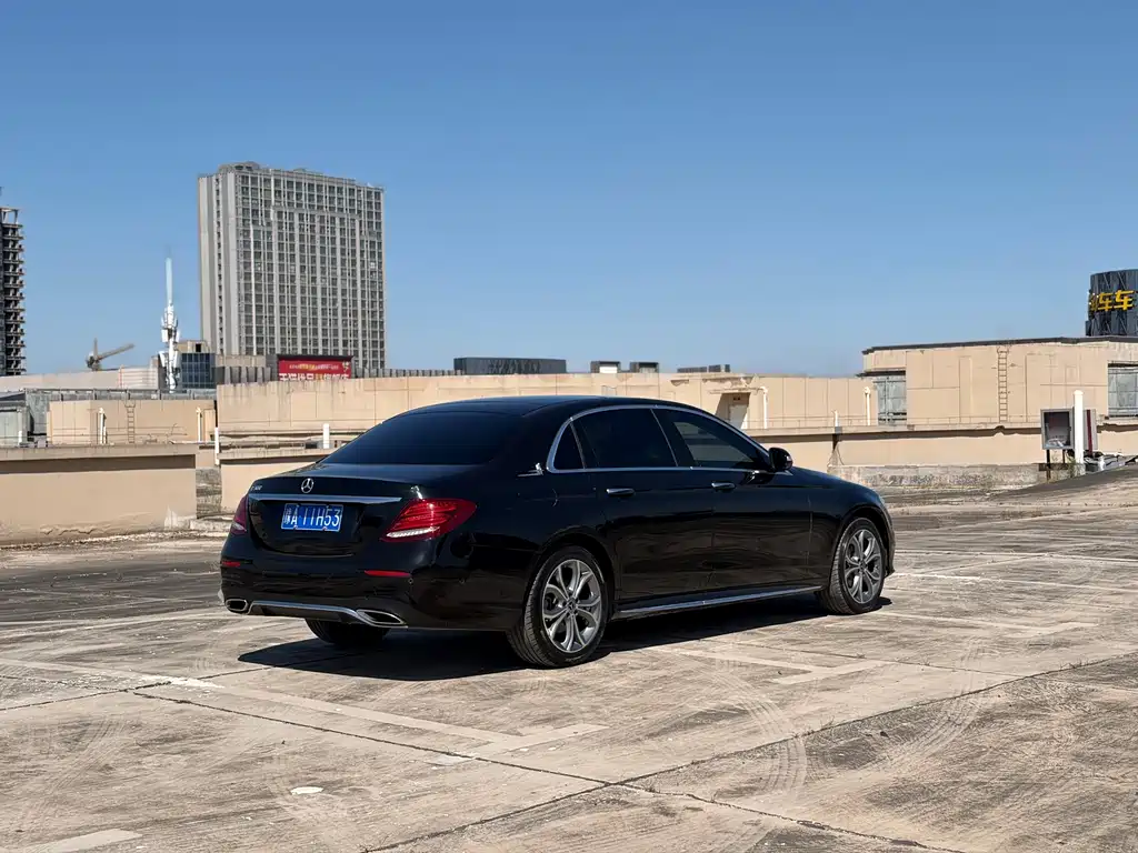 Mercedes-Benz E-Class — миниатюра 18