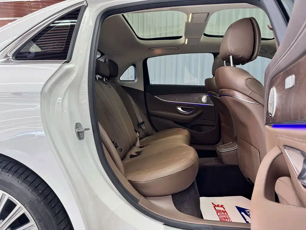 Mercedes-Benz E-Class — миниатюра 19