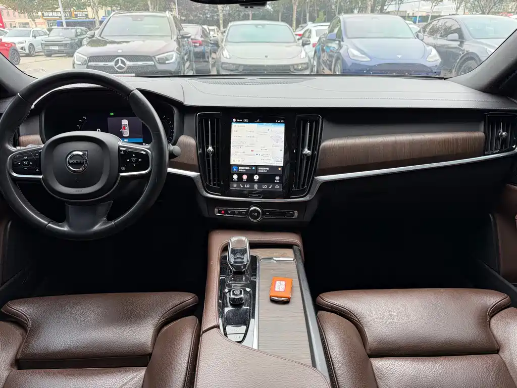 Volvo S90 — миниатюра 9