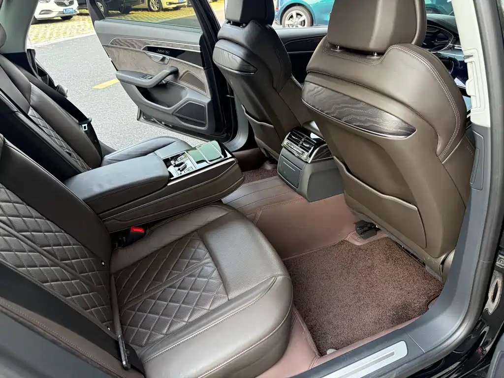 Audi A8 — миниатюра 6