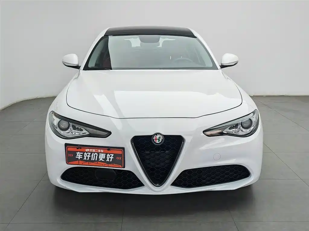 Alfa Romeo Giulia 2017 2.0T 200HP Luxury
