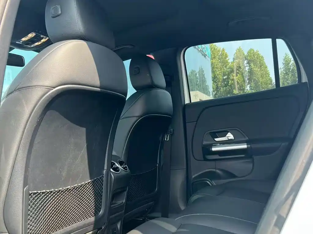 Mercedes-Benz GLA — миниатюра 8