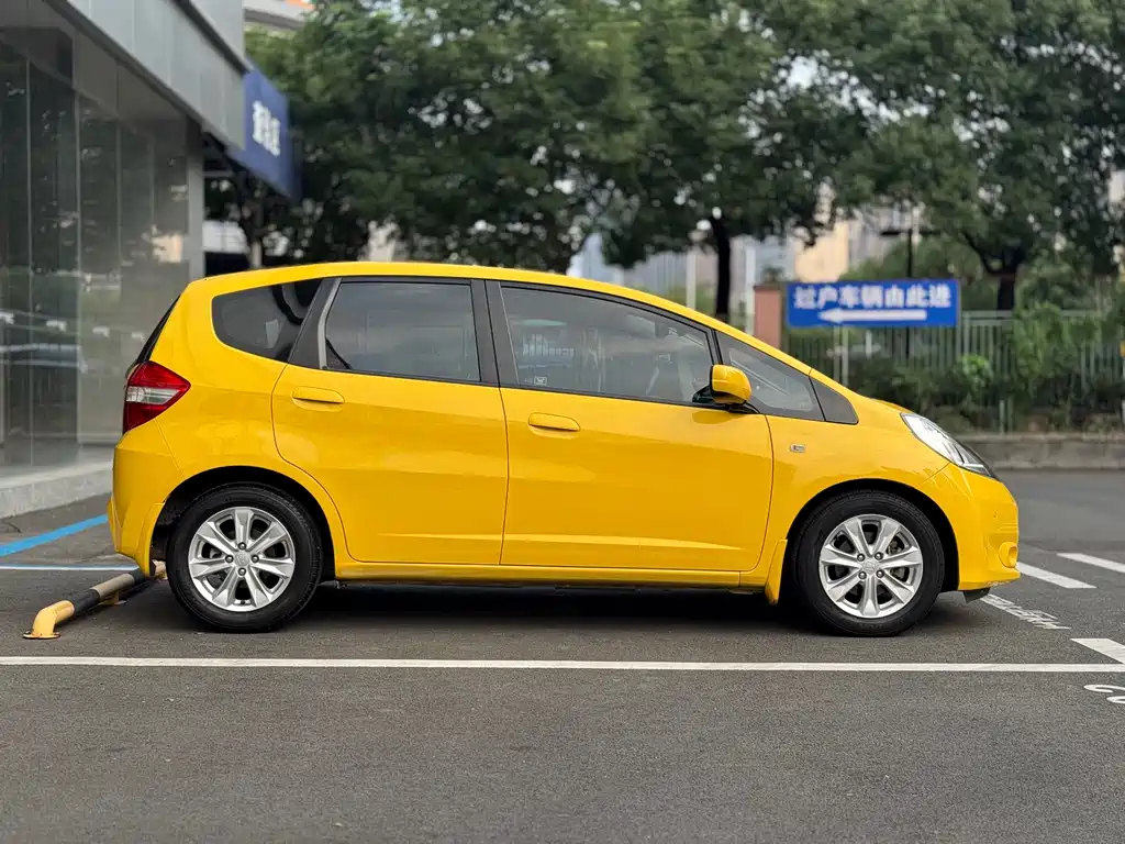 Honda Fit — миниатюра 4