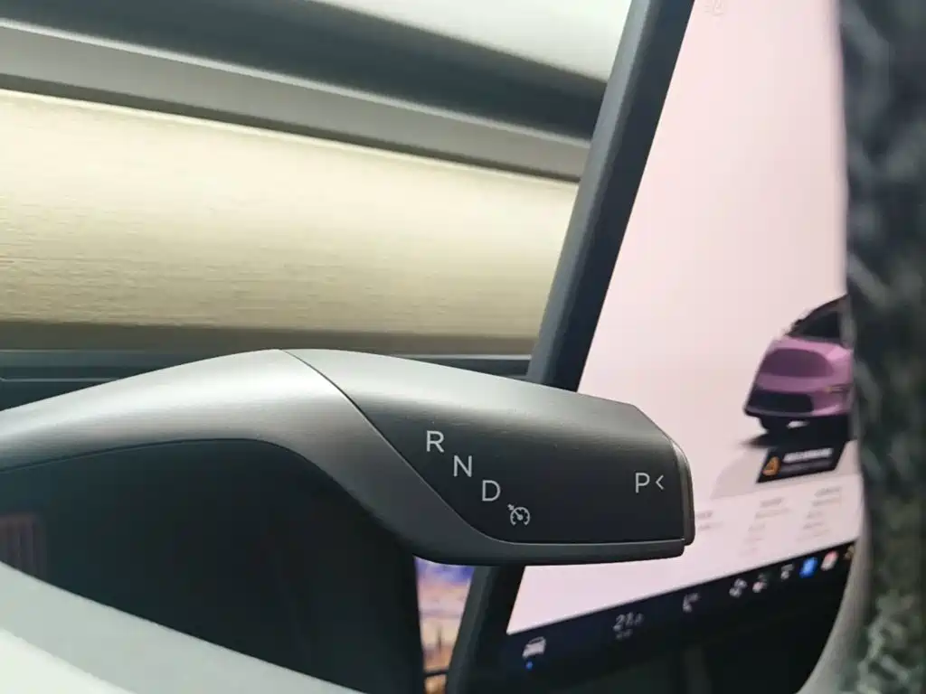Tesla Model Y — миниатюра 14