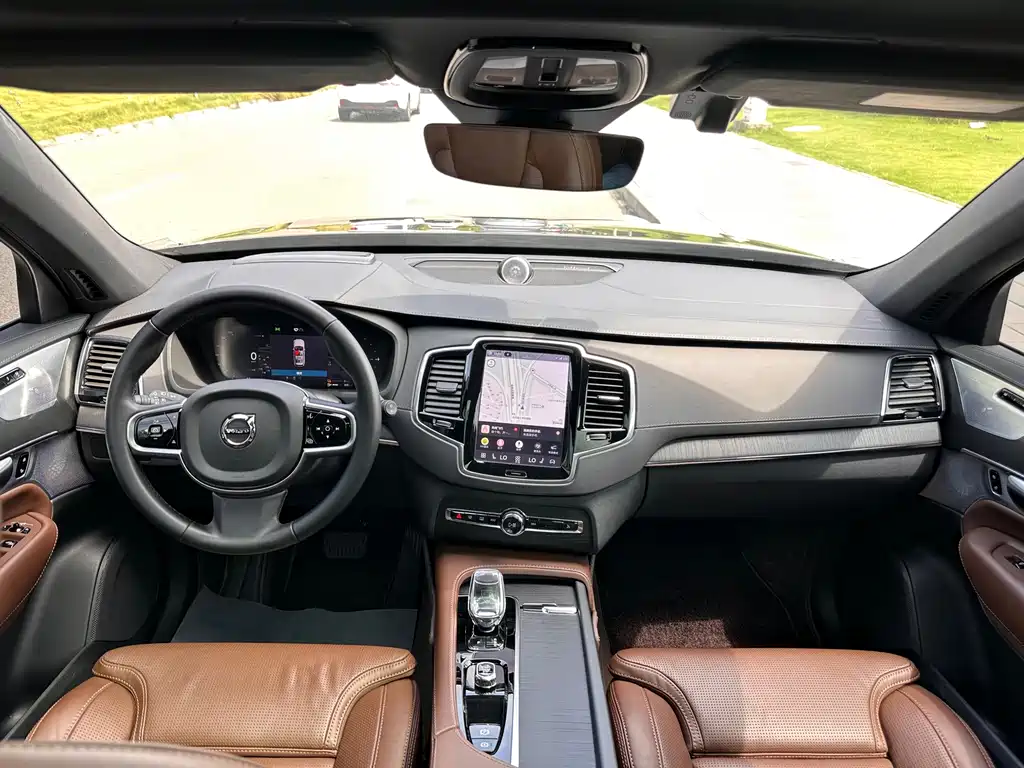 Volvo XC90 PHEV — миниатюра 8
