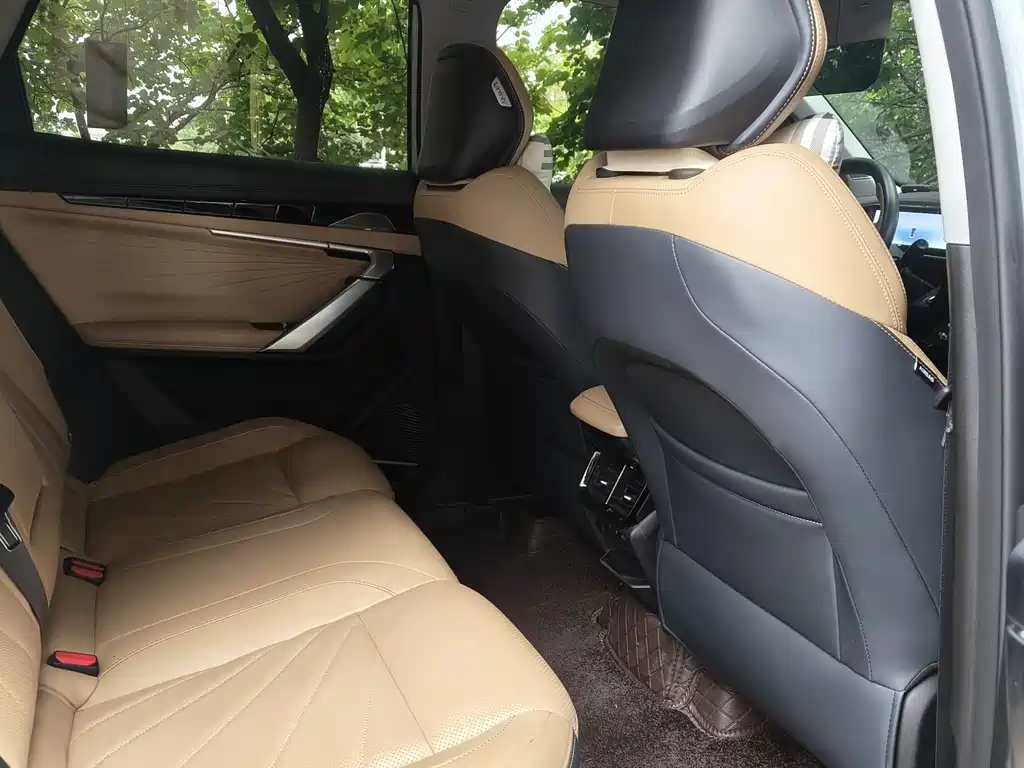 Geely Boyue L — миниатюра 8