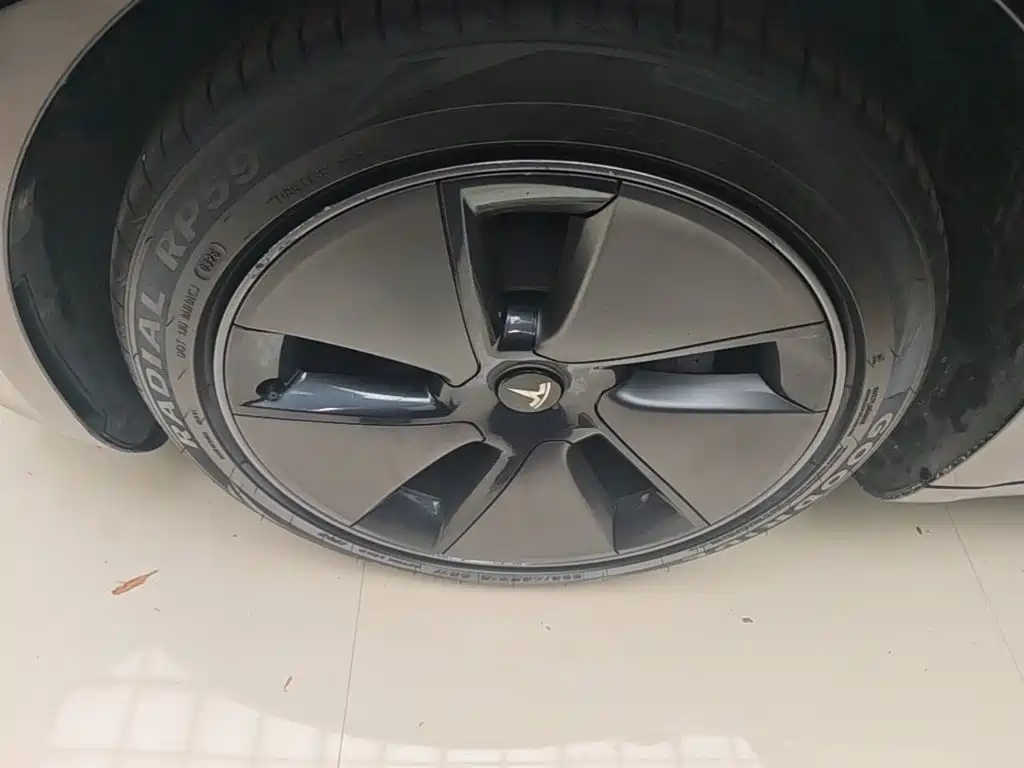 Tesla Model 3 — миниатюра 23