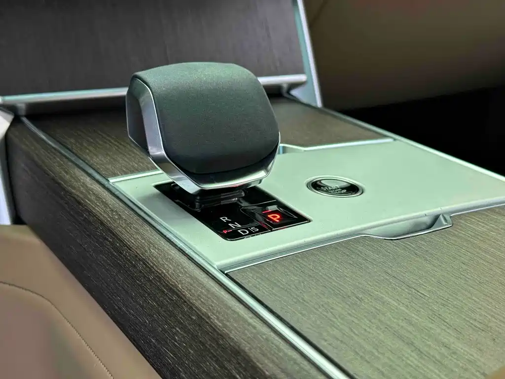 Land Rover Range Rover — миниатюра 10