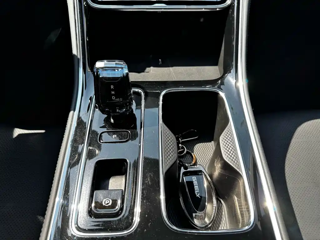 Geely Emgrand — миниатюра 13