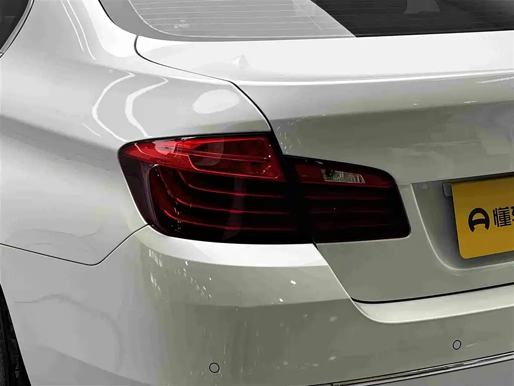 BMW 5 Series — миниатюра 14