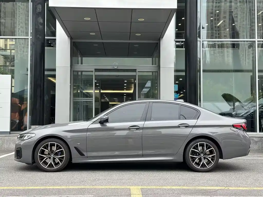 BMW 5 Series (Import) — миниатюра 18