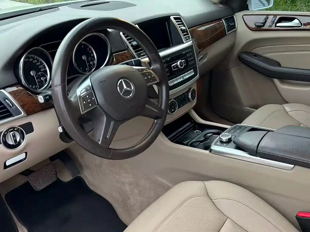 Mercedes-Benz M-Class — миниатюра 8