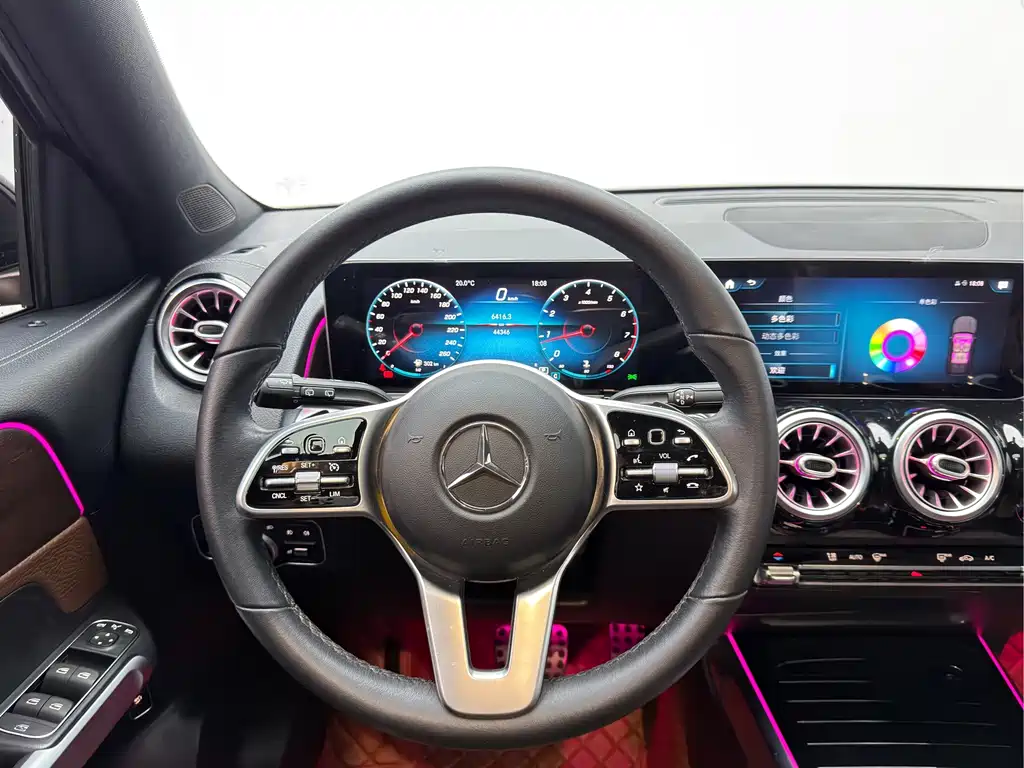 Mercedes-Benz GLB — миниатюра 8