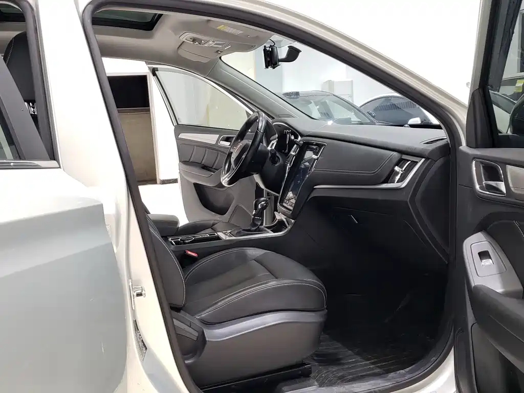 Roewe RX5 New Energy - фото 6