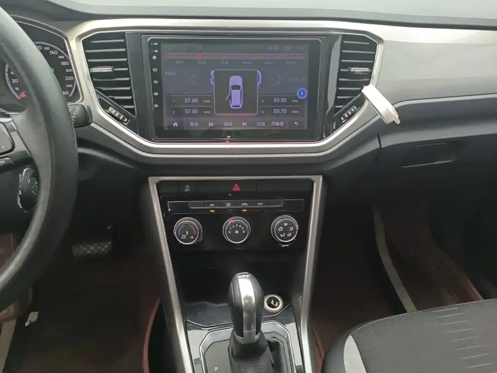 Volkswagen T-Roc — миниатюра 13