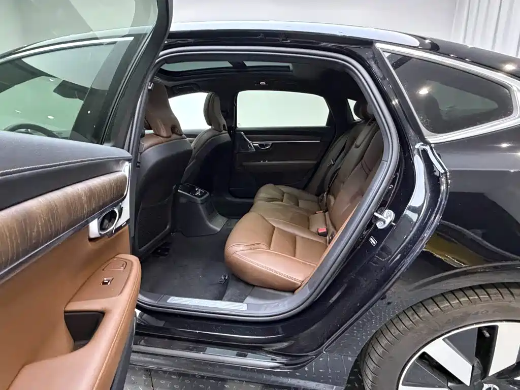 Volvo S90 PHEV — миниатюра 12