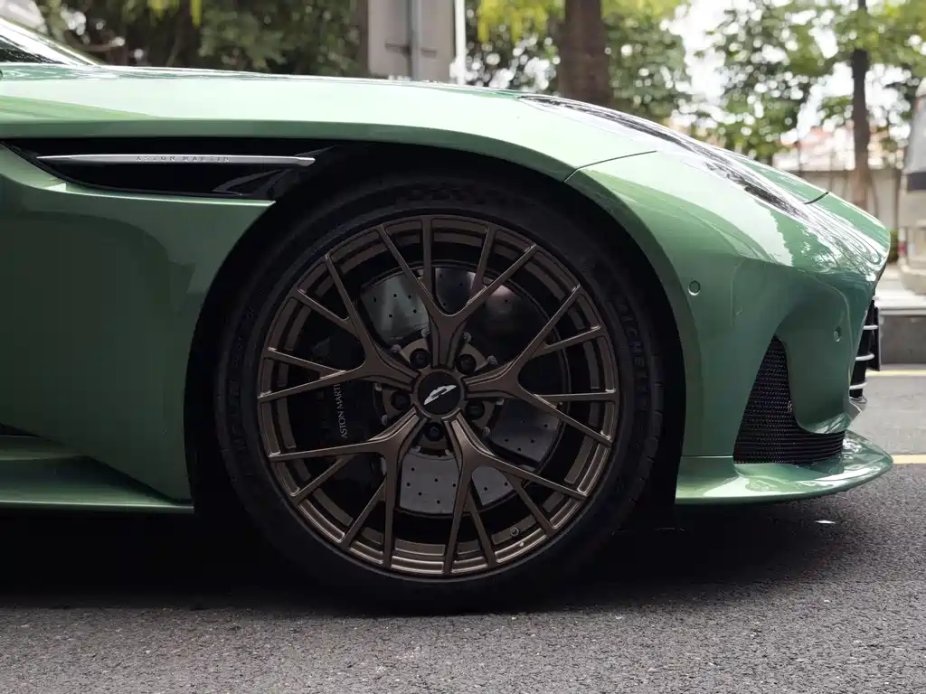 Aston Martin DB12 2023 4.0T V8 Coupe