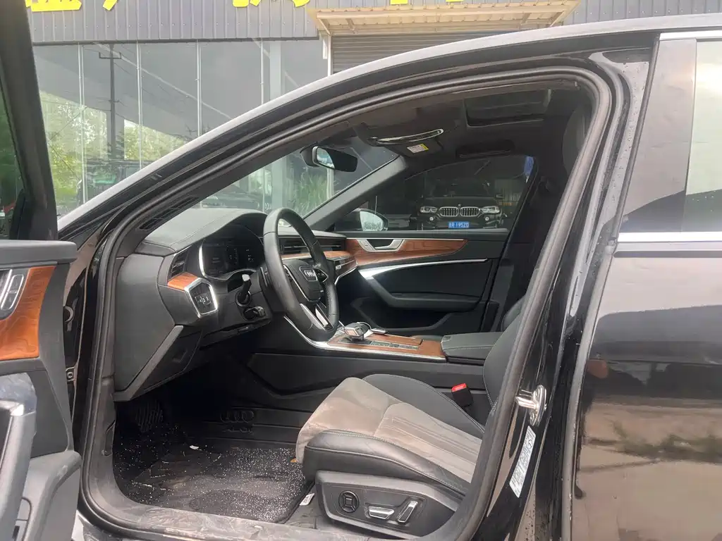 Audi A6L 2023 40 TFSI Luxury